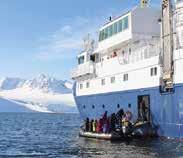 Bryggan är alltid öppen för besök och fartyget har rymliga observationsdäck där man kan stå och njuta av det vackra landskapet samt spana efter havsfåglar, valar och isbjörnar.