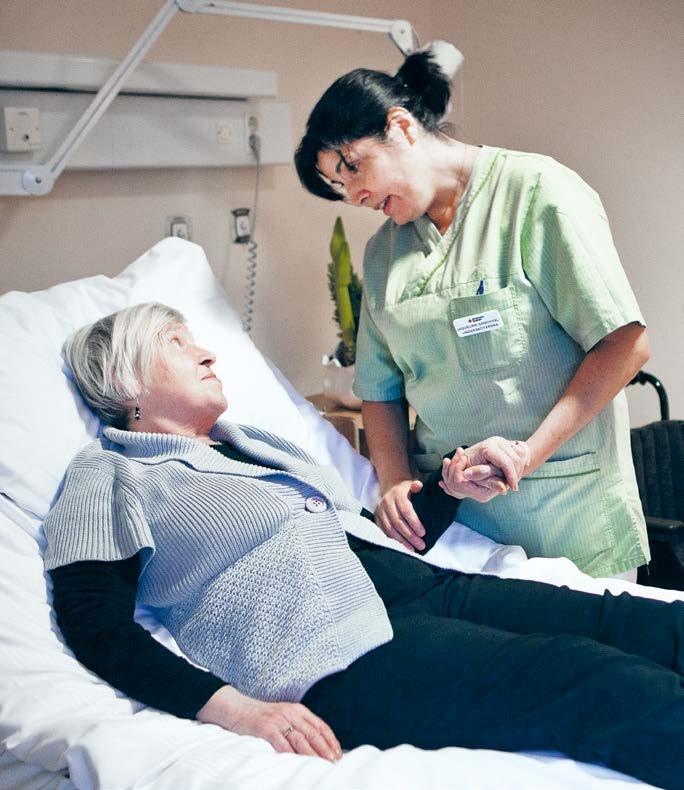 PATIENTEN ANNA Anna, 68 år kom till sjukhuset för en planerad operation, livmodern skulle tas bort. I samband med operationen fick hon en urinkateter insatt.