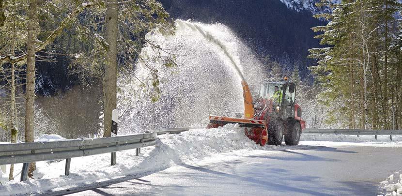 Snöfräs Mycket väl lämpad för röjning av stora snömassor Utkasttorn med hydraulisk vridning