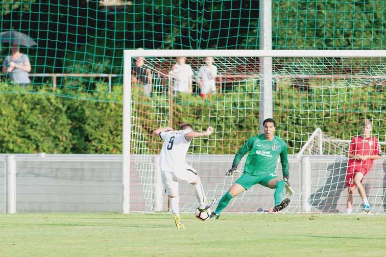 Šesťnásobný turecký ligový šampión nastúpil proti ŠKF napokon len s dvojicou slovenských reprezentantov Matúšom Berom (odohral I. polčas) a Jurajom Kuckom (absolvoval II.