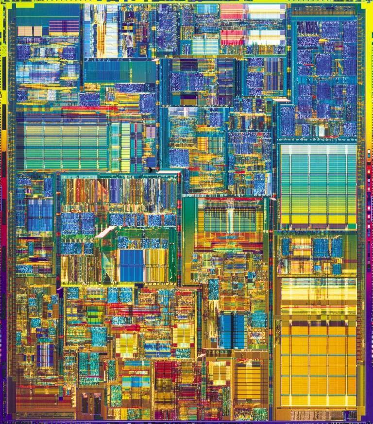 P 4 (WILLAMETTE) 42 miljoner transistorer. L = 0,18 m. Yta = 217 mm 2. Frekvens = 1,5 GHz. 6 metall-lager. november 2000.