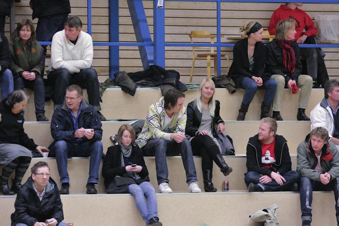 Föreningen skall dock göra allt som går för att underlätta så att tränar- och ledarutbildning kan komma till stånd.