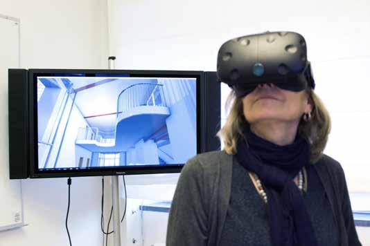 Med hjälp av virtual realityglasögon går