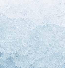 Känd för sin rika flora och fauna av musik. Men en vårdag 2010 syns en smal rökstrimma sippra mot himlen. Den kommer ur vulkanen Eyjafjallajökull. Snart skälver jorden, den 21 mars smäller det.