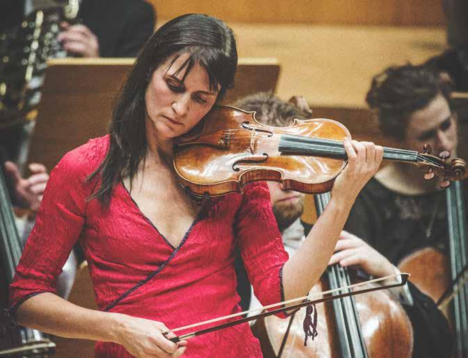 Att höra Mullova spela Bach är helt enkelt något av det största man kan uppleva. - The Guardian Visst, det var som en James Bond-film. Men timingen var perfekt.