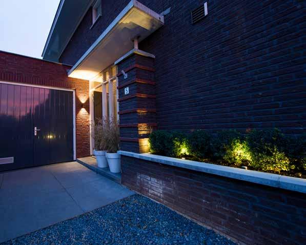 EVO DOWN DARK ARKITEKTONISK UTRSTRÅLNING 45 I vårt sortiment har vi ett brett urval av vägglampor.