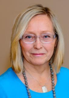 Kristina har tränat Iyengar yoga sedan hon första gången kom i kontakt med yoga 1988 på Nya Zeeland. 1990-1993 gick hon en treårig utbildning till yogalärare på Nya Zeeland.