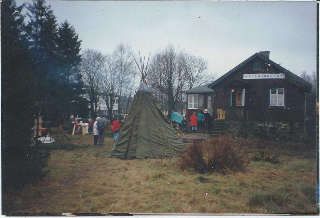 Scoutkåren blev snart tillfrågad av Lerums kommun om uthyrning av lokalerna två dagar i veckan till öppen förskola.