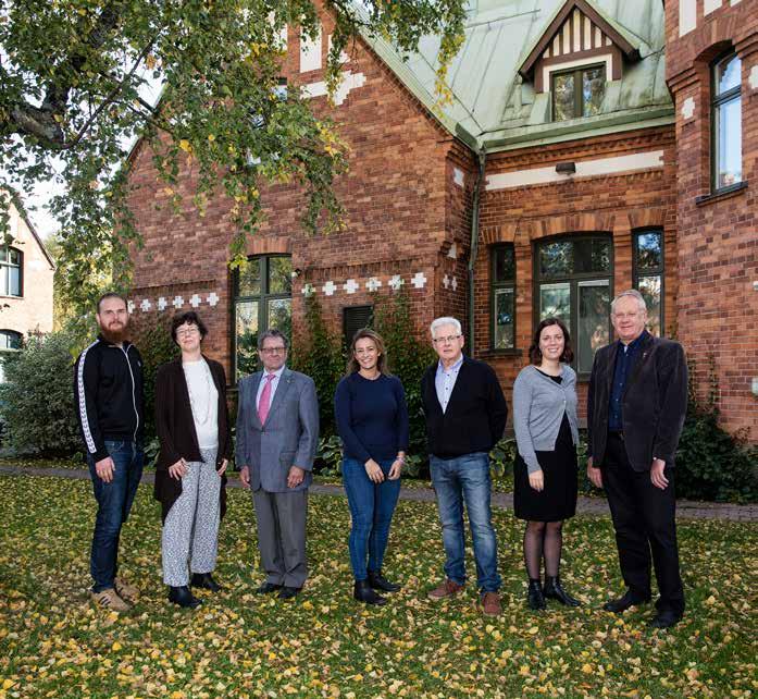 STYRELSE Länsgårdens styrelse Fr vänster: Henric Elgstrand, Åsa Windahl Alin, Håkan Kangert, Jennan Hannah, Björn Junaeus, Helena Bosved, Björn Eriksson.