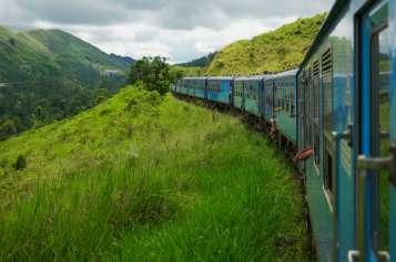 bevarat många gamla seder och bruk och är verkligen en höjdpunkt på en resa till Sri Lanka, mycket också beroende på sitt vackra läge omgivet av berg och teplantager.