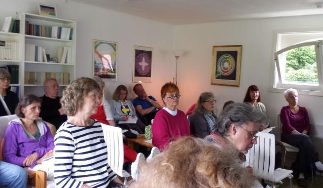 . Martinus presenterar en världsbild som spänner över alla livets områden, både på det materiella och det andliga planet, och som för sanningssökaren tillfredsställer både känslan och intelligensen.