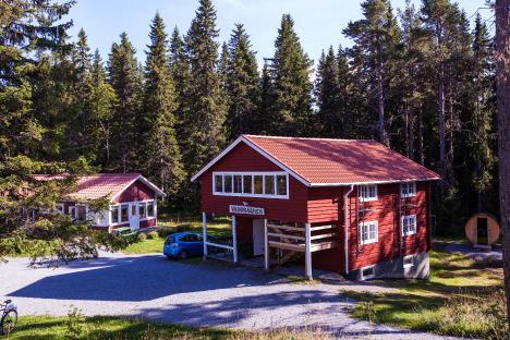 1992 när Frösövallen firade 50-årsjubileum, invigdes det nybyggda Servicehuset. 2001 byggdes förrådet mellan servicehus och vandrarhem och 2004 renoverades övre salen i huvudbyggnaden.