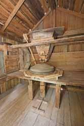 012663 Skogsmuseet, eller Kojbyn som det kallas i folkmun, började byggas upp 1982, då några Ängersjöbor skulle restaurera en vattendriven lieslip från 1700-talet.
