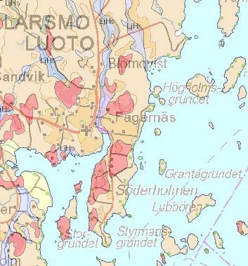 I förhållande till arealen känner man endast till få fornlämningar i Larsmo, vilket delvis förklaras av terränghöjden över havsytan.