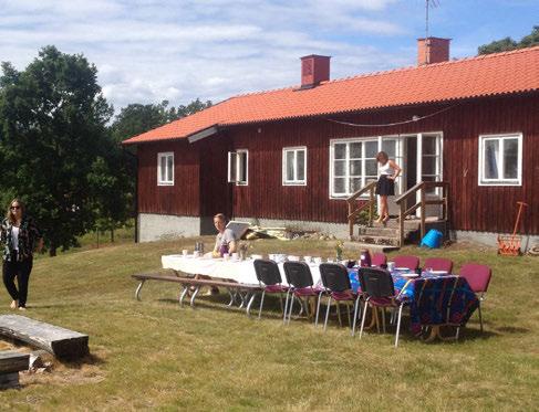 Solrosen Fiskeboda/Hjälmaren Vi öppnar upp dörrarna till gården en av de sista kvällarna och där är festen i full gång!