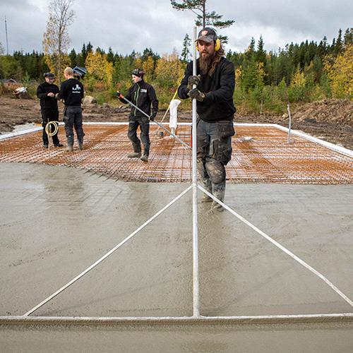 KLINKER I KLÄDVÅRD Antracit 20 x 20 UPPVÄRMNING 1 Markvärme GOLVVÄRME På entréplan BRASKAMIN Contura 556:1 Style 56 30 PROVTRYCKNING Ja TVÄTTBÄNK Nimo NB 500L STÄDSKÅP Städskåp MEDIACENTRAL