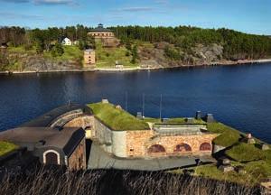 Oscar Fredriksborgs fästning på 1500-talet påbörjades avspärrningen av det så kallade Oxdjupet utanför Vaxholm.