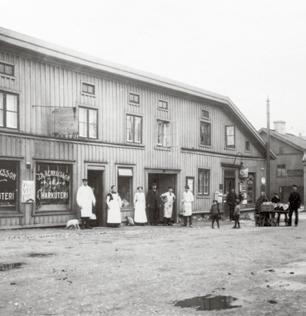 I en föreläsning, arrangerad av Föreningen Gamla Majgrabbar, får vi följa utvecklingen och moderniseringen som kom att forma dagens Majorna. Föreläsare är H. Johan Lundin, arkivarie.