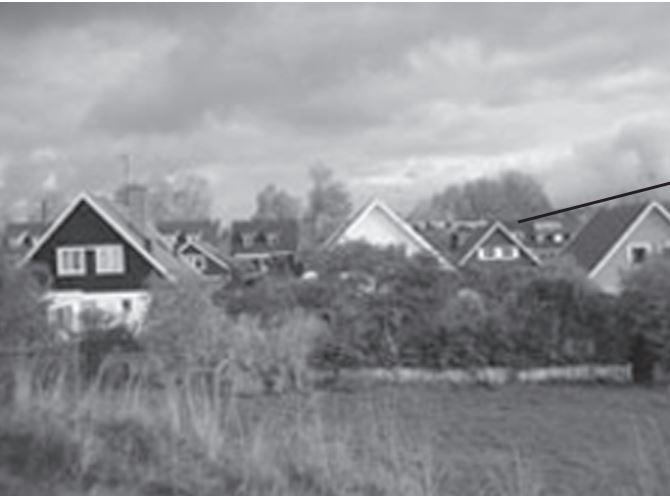 Samma vy, som bilden ovan, tagen i oktober 2009. Till höger i bakgrunden syns det svarta plåttaket till f. d. KryddKalles. Foto: Henry Hall Nu, 1925, var Anna helt ensam.