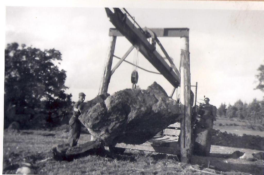 STENBRYTNING PÅ 1950-TALET I början av 1950-talet bildade 5 bönder i Blekinge (Per Petersson, Pungsmåla, Hjalmar Olsson, Råsen, Karl Olsson, Gåsamåla, Josef