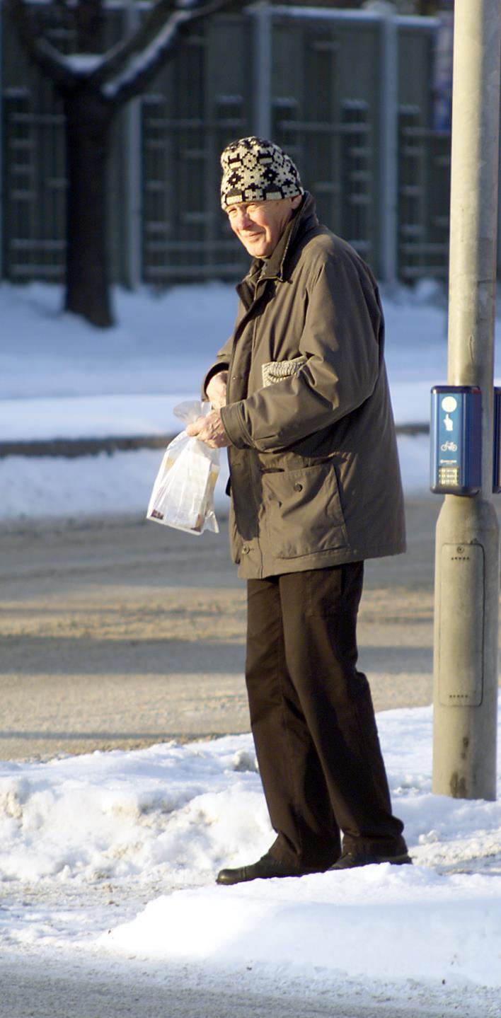 Fallolyckor utomhus sker främst på vintern Mer än hälften, 60 procent, av fotgängarnas fallolyckor inträffade på snö och is 2011.