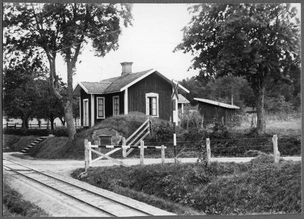 Banvaktstuga vid Rödsle 1927. Källa: Samlingsportalen.se Det byggdes inte bara bostäder för banvakterna, även andra järnvägsanställda försågs med bostäder.