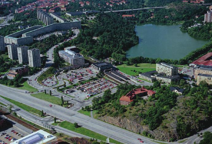 Idag pågår utbyggnad av stora projekt som exempelvis Citybanan och en förlängning av Tvärbanan och nya tunnelbanesträckningar tillkommer enligt nyligen avslutade förhandlingar.