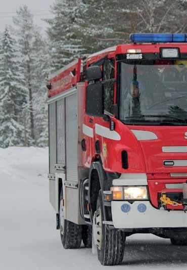 REDSKAP TILL SITT FÖRFOGANDE har brandkårerna i Finland huvudsakligen moderna redskap.