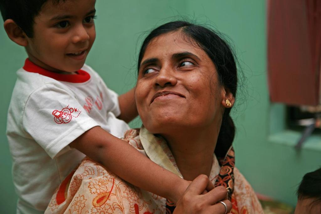 SOS Barnbyar i Bangladesh SOS Barnbyar har arbetat i Bangladesh sedan 1973 och erbjuder förutom de traditionella barnbyarna stöd till familjer i form av sjukvård, barnomsorg, skolgång och