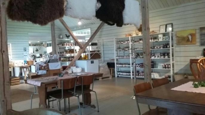 8 (15) GREPSTAD GÅRDSBUTIK Hos oss i Grepstad gårdsbutik finns det mesta från grönsaker och kött till mejerivaror. Vårt fokus är närproducerade varor.