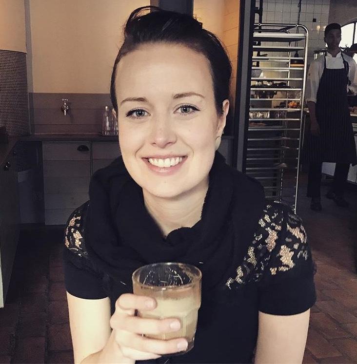 Vår nya undgomsledare Terese Carlsén Fakta: Ålder: 25 år Uppväxt: Missionärsbarn i Yemen och Cypern men mestadels uppvuxen i Sverige, Motala.