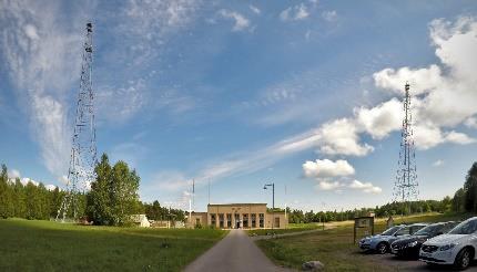 8. SK5SM/SK5AS Field Day med Bakluckekoppis och auktion 20/5 Field Day med bakluckeloppis och mastklättring på Sveriges Rundradiomuseum i Motala. Den 20 maj kl.