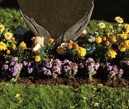 Gravskötsel För dig som vill köpa gravskötsel är 15 maj stoppdatum för att få planterat den här sommaren. Priser och avtalsvillkor finns på församlingens hemsida: www. burekyrkan.com.