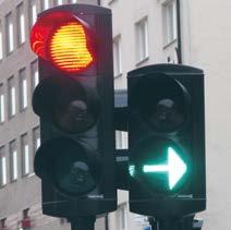 Med en undantagssignal (ytterligare två ljusöppningar) kan högersvängande trafik svänga höger trots att trafik rakt fram och vänster har rött, 20 25. Detta kan ge en effektiv styrning.