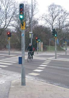 Är det stora problem så kan det till och med vara befogat med dubbla sekundärsignaler så att insvängande bilar alltid kan se en cykelsignal, speciellt i de fall cykelsignalen kan vara grön samtidigt