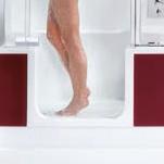 Framtidens badkar TWINLINE Duscha eller bada? Sluta fundera! TWINLINE är komfortabelt och säkert Komfort och välbefinnande är de viktigaste ingredienserna när det gäller badrum.