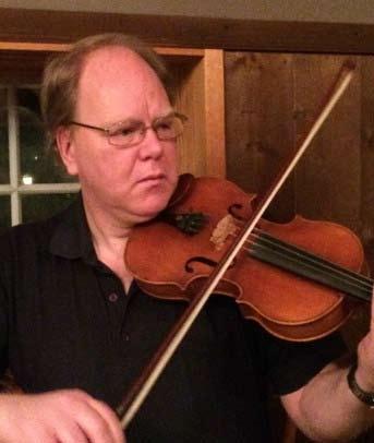 Tema: Riksspelmannen Ralph Härnklou Musikalisk bakgrund Ralph började kommunala musikskolan med att spela blockflöjt som var det vanliga nybörjarinstrumentet då. Senare övergick han till fiol.