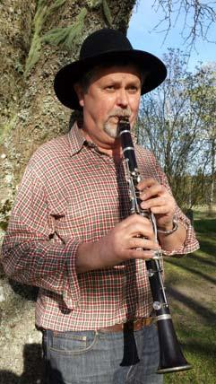 Tema: Riksspelmannen Klarinettspelmannen Stig Pettersson berättar MITTinstrument är klarinett, det har jag spelat i ca 55 år. Jag började spela på musikskolan i Karlskoga 1956.