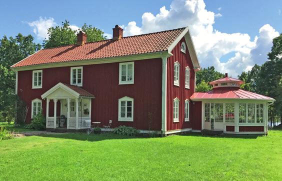 Klassiska kopplade fönster Beroende på önskat utseende och isoleringsbehov finns olika typer att välja mellan: Kopplat 1+1 Smälter in i traditionella miljöer Det klassiska, gammaldags fönstret glasat