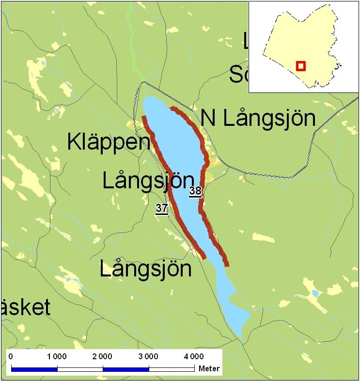 Vid Svenskudden (32) i nordvästra delen av Junkerträsket finns ett antal fritidshus, och på andra sidan sjön (33) finns en sjösättningsplats för båtar.