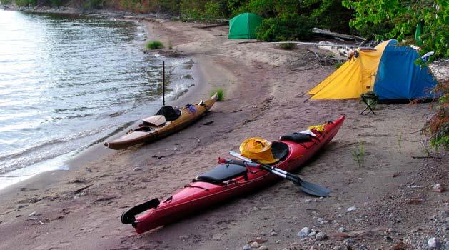 Paddling DU FÅR Paddla fritt i sjöar, vattendrag, längs kusterna och till havs. DU FÅR INTE Paddla eller kliva iland på öar inom fågel- eller sälskyddsområden.