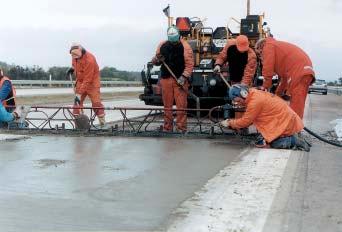 Figur 7.5. Tunn pågjutning av betongväg. 7.4.1 Material Material till betong skall uppfylla kraven enligt BBK 94 eller den europanorm som ersätter BBK 94.