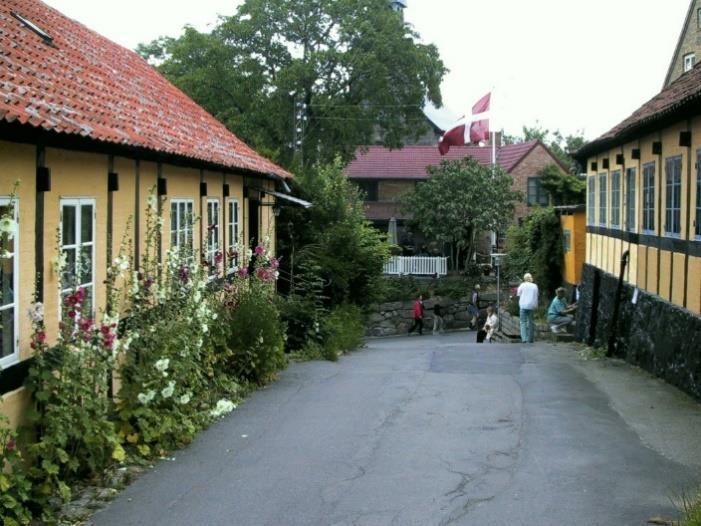 Bornholm 20 juli Dagsresa till "Solskensön" Bornholm med lokalguide hela dagen. Vi åker med färjan från Ystad kl 08.30. Ombord finns möjligheter att äta "morgenmad".