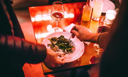 Restaurang Folk Folk restaurangen i Folkteaterns foajé drivs av krögare med mångårig erfarenhet av kultur, musik och mat.
