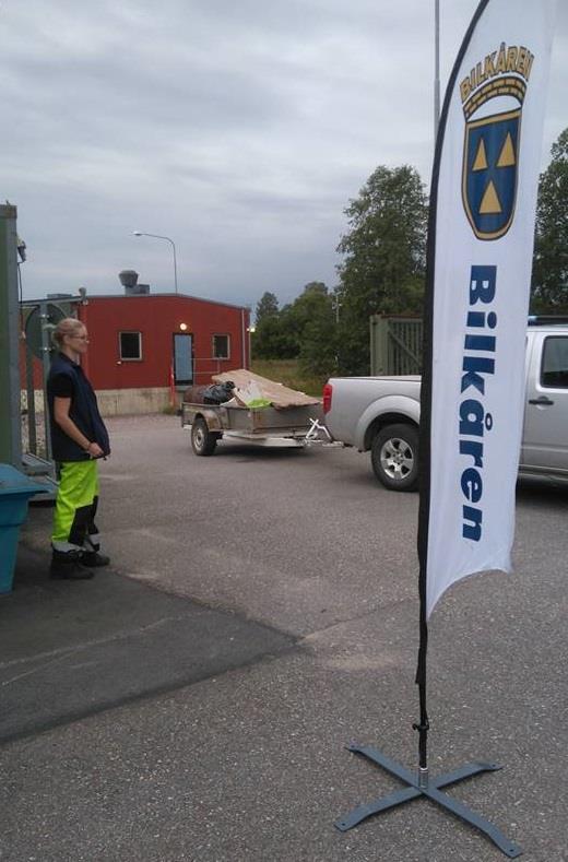 29 Augusti Idag tog Hofors-Torsåkers Bilkår tillfället i akt och pratade lastsäkring! Och vilken plats kan då vara lämpligare än en "tippen"-tisdag i Torsåker?