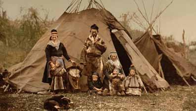 rötter Samisk familj från början av 1900-talet. Jurtan på den trädfattiga mongoliska stäppen är en annan ursprunglig boendeform. Zirkon 5 lätt. Tomas Böhl.