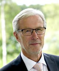 Koncernchef och VD i NIBE Industrier AB och NIBE AB. Styrelseordförande i HEXPOL AB och INWIDO AB. Styrelseledamot i Melker Schörling AB och Beckers Industrial Coating Holding AB.