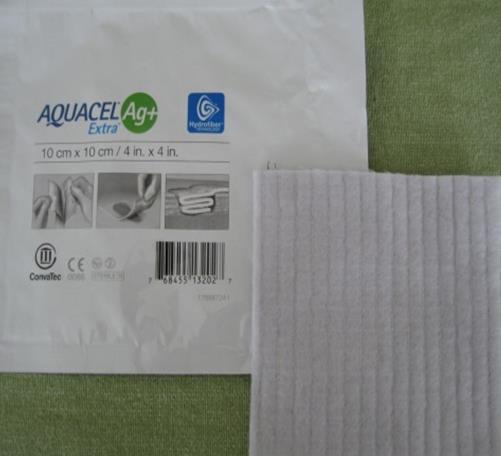 Aquacel Ag + Extra Silver Antiseptiskt och biofilmsnedbrytande förband med förstärkta fibrer. Högabsorberande. Bildar gel som binder in sårvätska och bakterier.