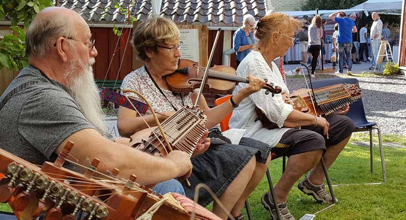 Wadköpingsstämman 2016 Strilande sol avlöstes av strålande sol! Ett 40-tal glada spelmän bevistade anrika spelmansstämman i Örebro.