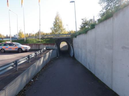 Området kring korsning väg 50/Snöävägen/Gonäsvägen avvattnas idag med öppet dike mot bensinstation i söder och för övriga delar kantsten och dagvattenbrunnar med gallerbetäckning.